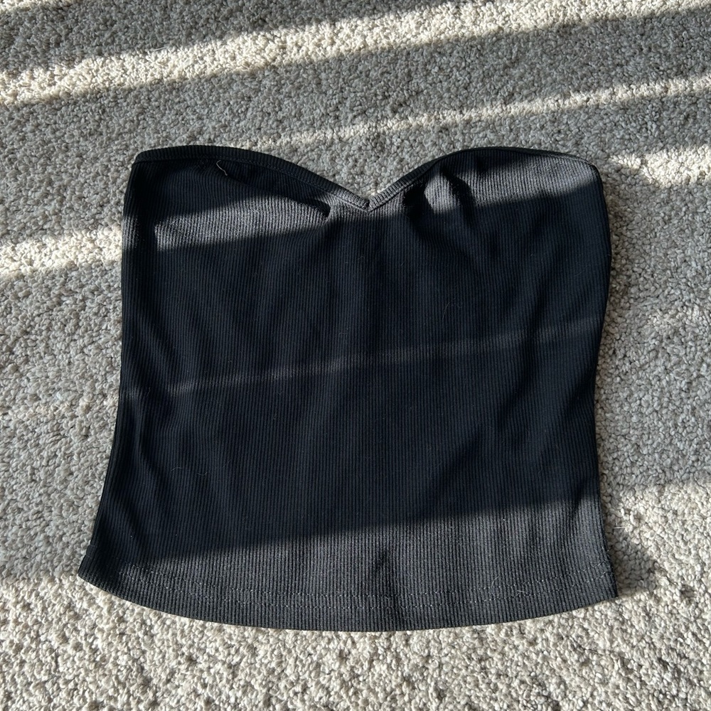 Black ribbed strapless crop top